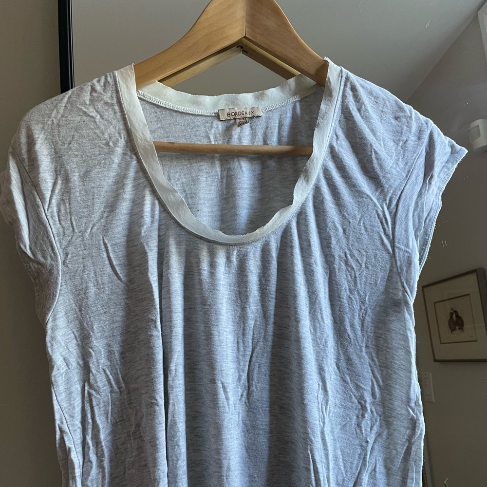 ANTHROPOLOGIE T-Shirt in Light Grey - Size Medium